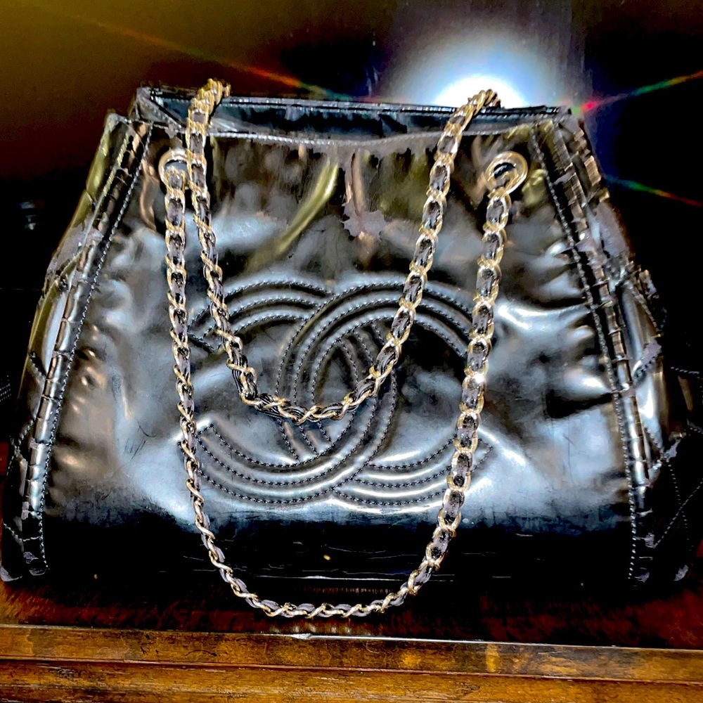 CHANEL You Can Repair this authentic hang bag